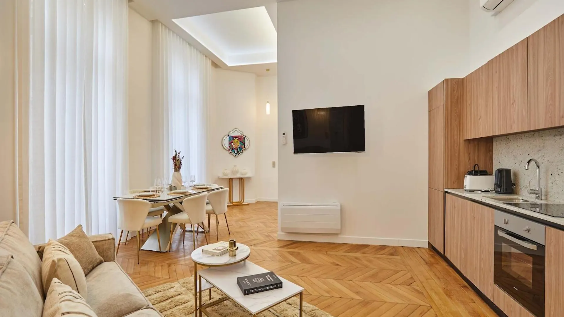 Apartment Sublime, Luxurious Flat Ac Matignon St Honore Paris