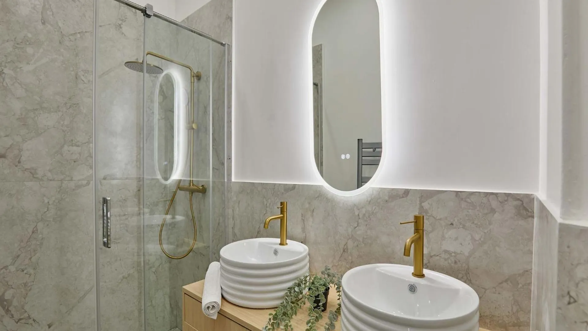 Apartment Sublime, Luxurious Flat Ac Matignon St Honore Paris France