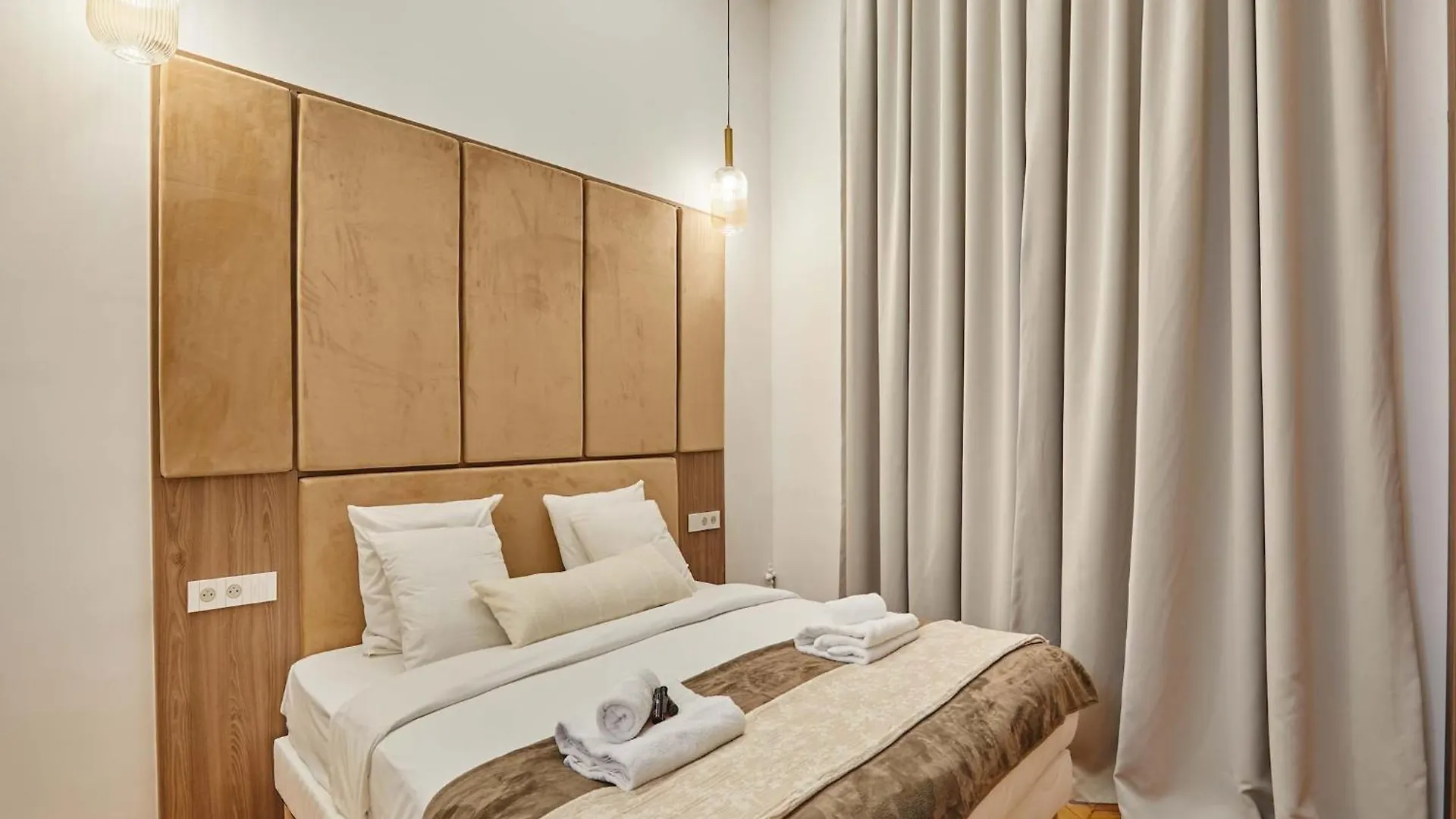 Apartment Sublime, Luxurious Flat Ac Matignon St Honore Paris