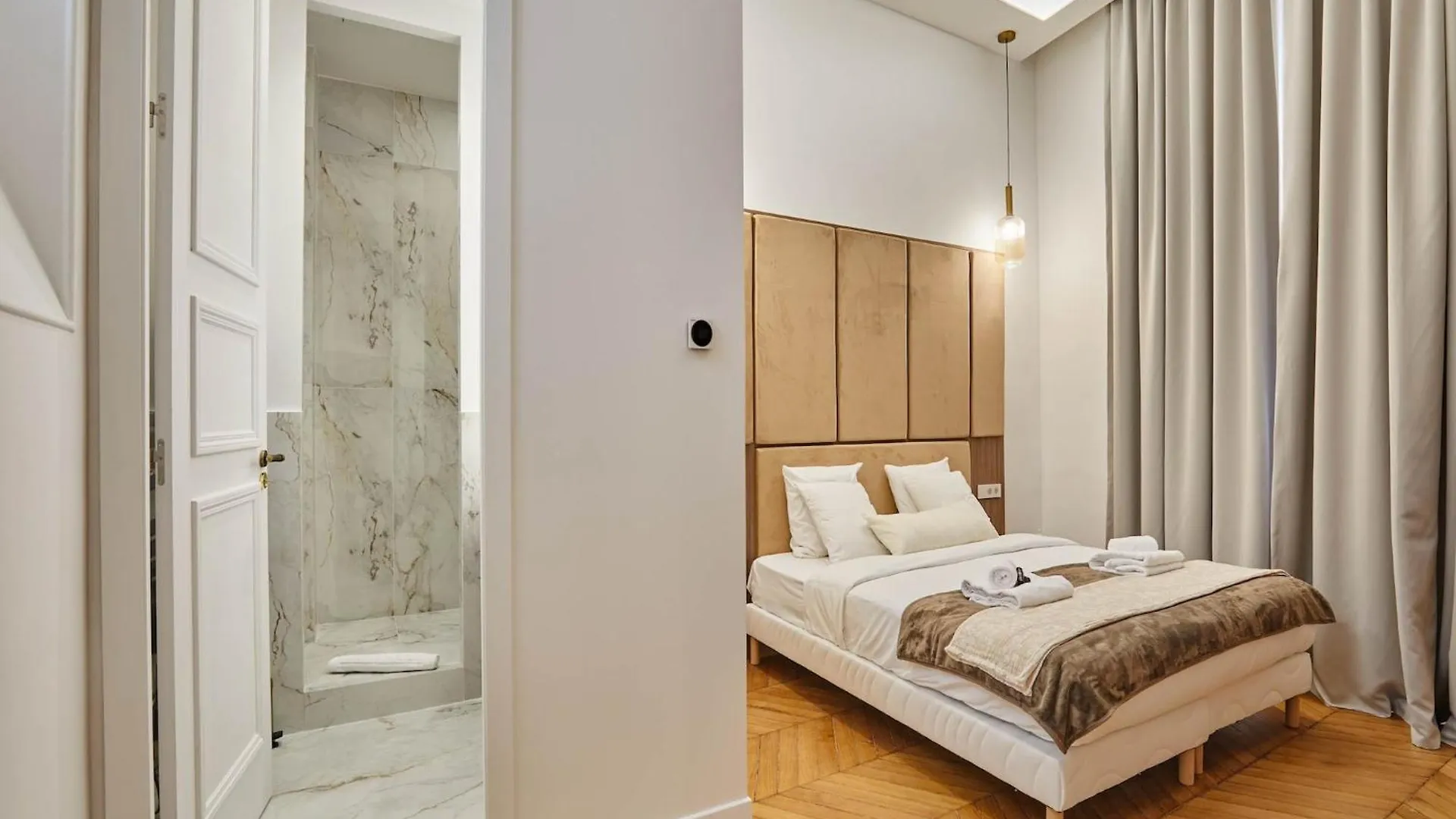 Sublime, Luxurious Flat Ac Matignon St Honore Paris