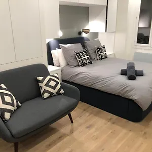 Design Proche Champs-elysees Apartment